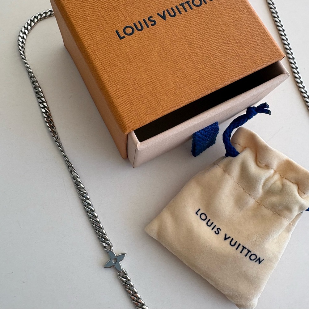 Louis Vuitton Monogram Row Chain Necklace - Picture 4 of 16